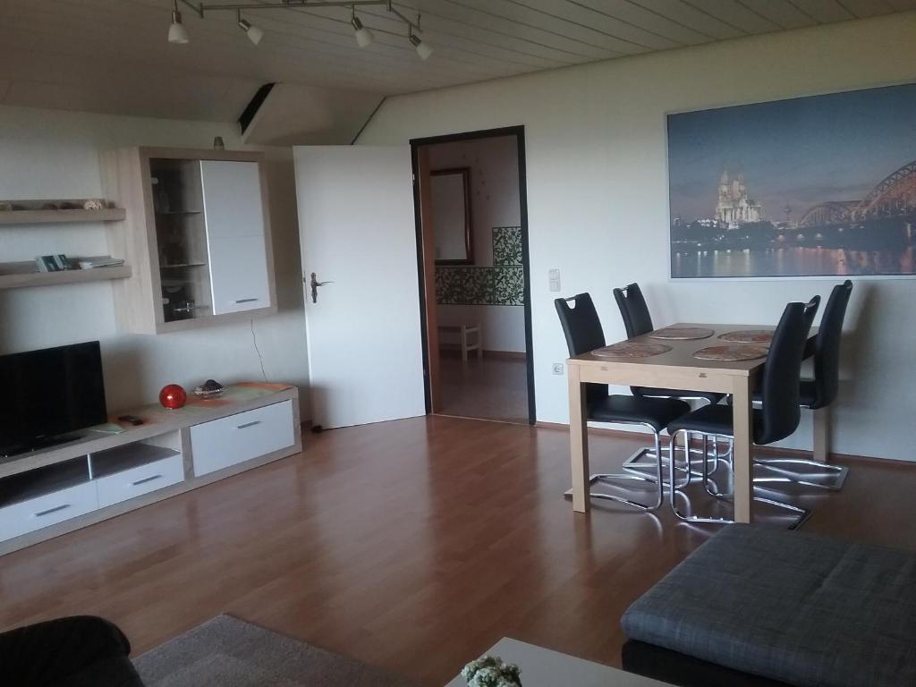 TV a/nebo společenská místnost v ubytování Zur schönen Aussicht