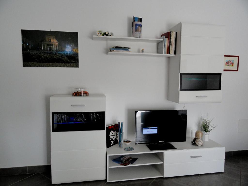 A television and/or entertainment centre at Appartamento Celeste