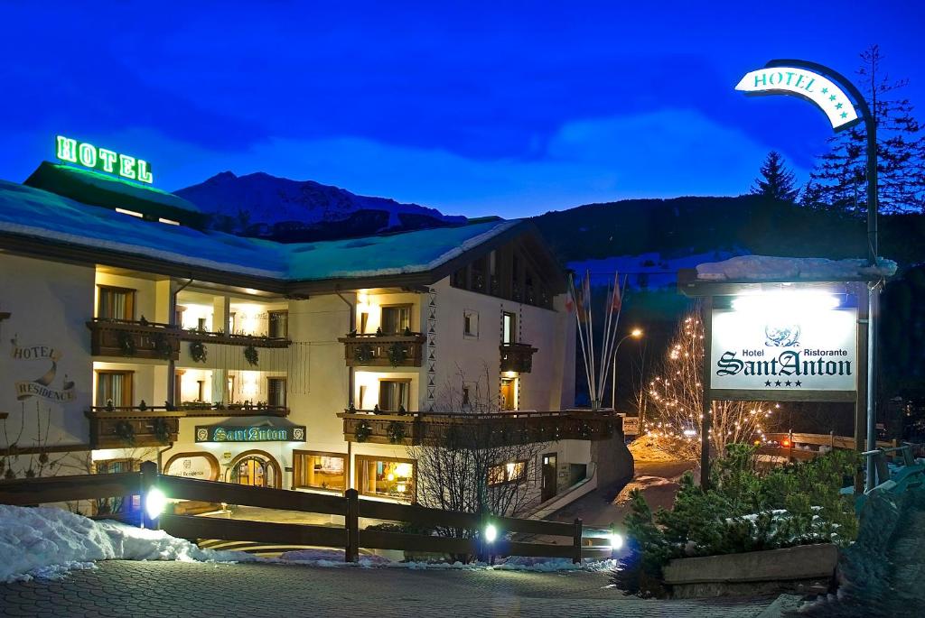 Nespecifikovaný výhled na hory nebo výhled na hory při pohledu z hotelu