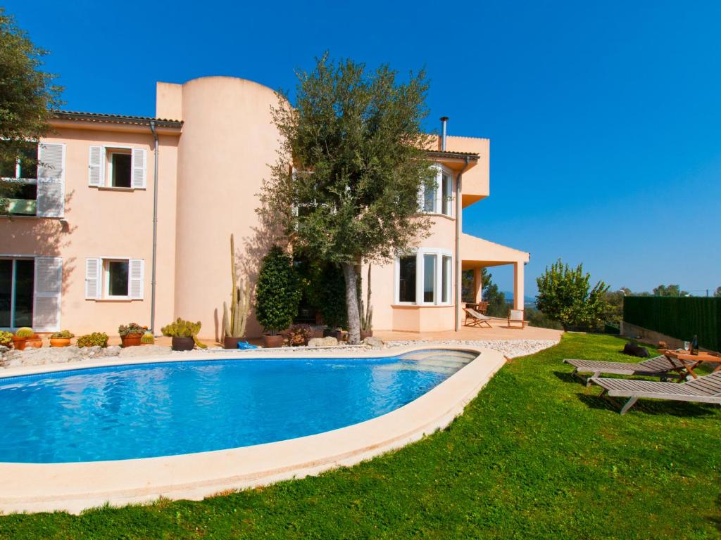 Bazén v ubytování Villa S'hermita para 8 con piscina, jardín y vistas espectaculares nebo v jeho okolí