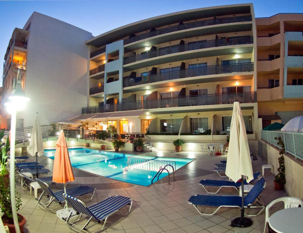The swimming pool at or close to Kleoniki Mare