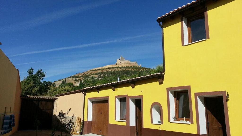 Nespecifikovaný výhled na hory nebo výhled na hory při pohledu z hostelu