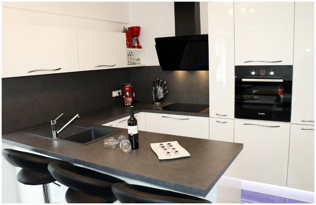 Kuchyň nebo kuchyňský kout v ubytování Apartman LORETTA