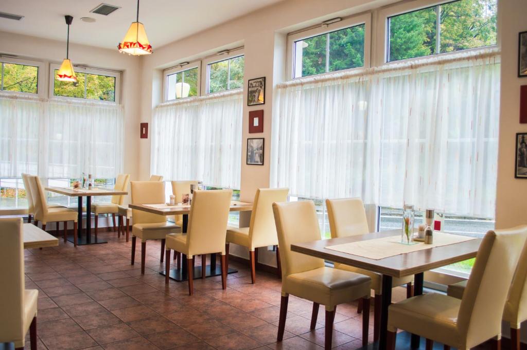 Posezení v ubytování Wellness Hotel Hukvaldy POLOPENZE A WELLNESS V CENĚ