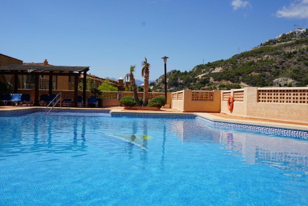 Bazén v ubytování Apartamento Mascarat vistas al mar nebo v jeho okolí