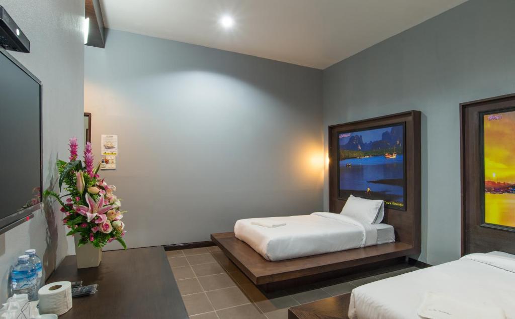 TV a/nebo společenská místnost v ubytování Krabi Home Town Boutique