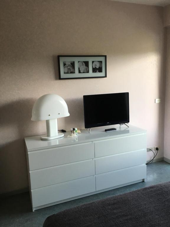 TV a/nebo společenská místnost v ubytování Hotel Le Palme " Adults only "