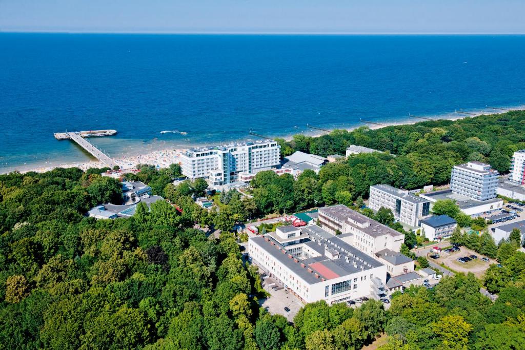 an aerial view of a building next to the beach at Sanatorium Muszelka in Kołobrzeg