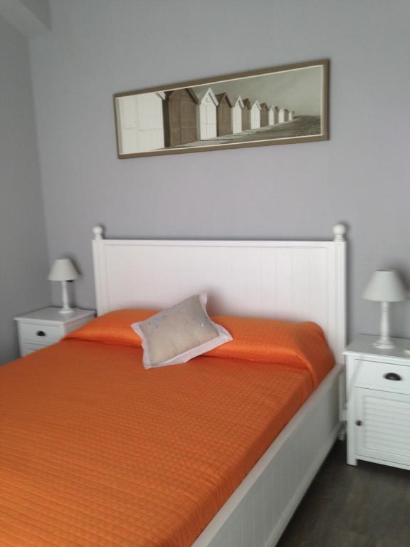 Łóżko lub łóżka w pokoju w obiekcie Casa Vacanze San Giacomo Appartamento Ambra