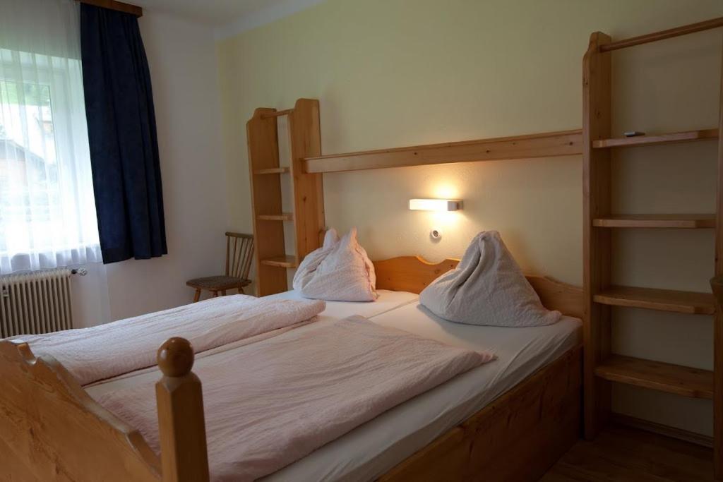 Postel nebo postele na pokoji v ubytování Gasthof Jaegerwirt