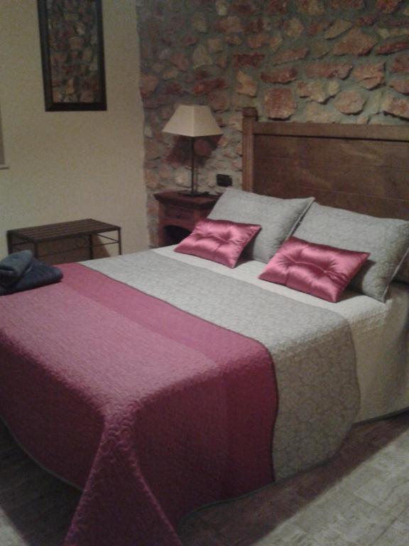 A bed or beds in a room at Apartamentos Turísticos EL Duende de Carricuende