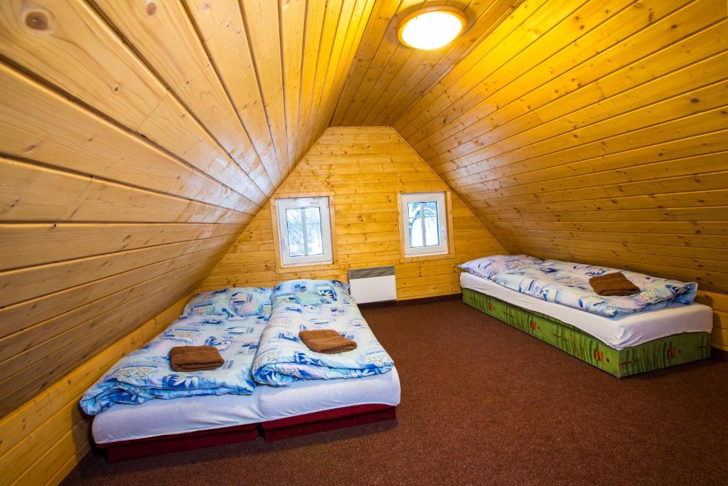 Postel nebo postele na pokoji v ubytování Chata Pod lipami