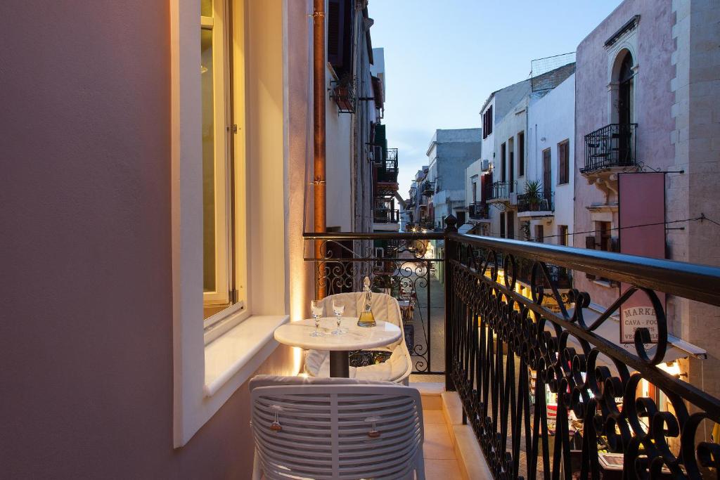 Consolato Boutique - 6