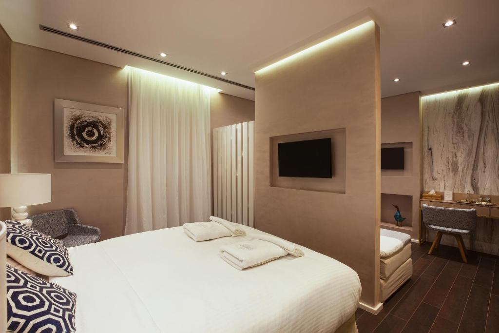 Consolato Boutique - 1