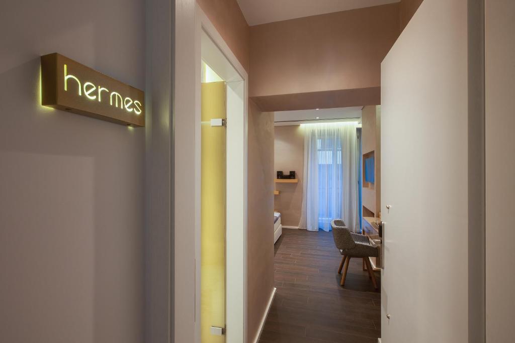 Consolato Boutique - 7