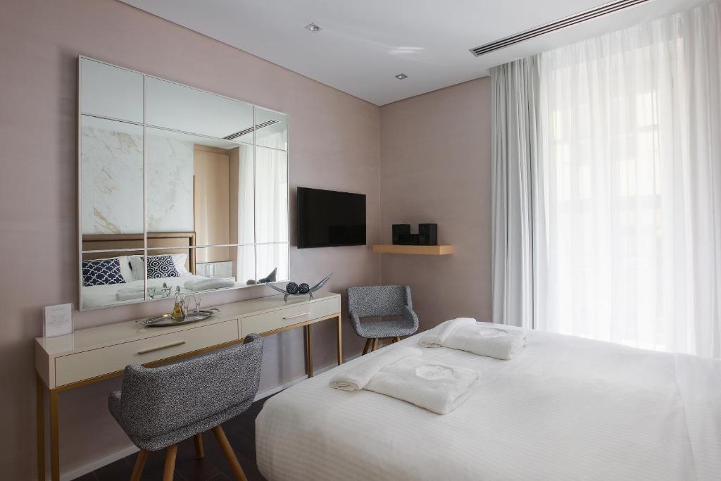 Consolato Boutique - 13