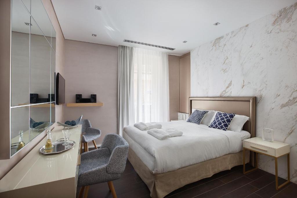 Consolato Boutique - 12