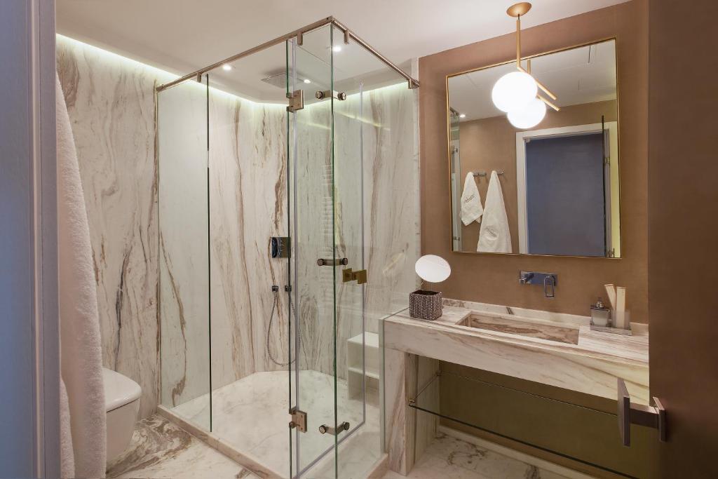 Consolato Boutique - 10