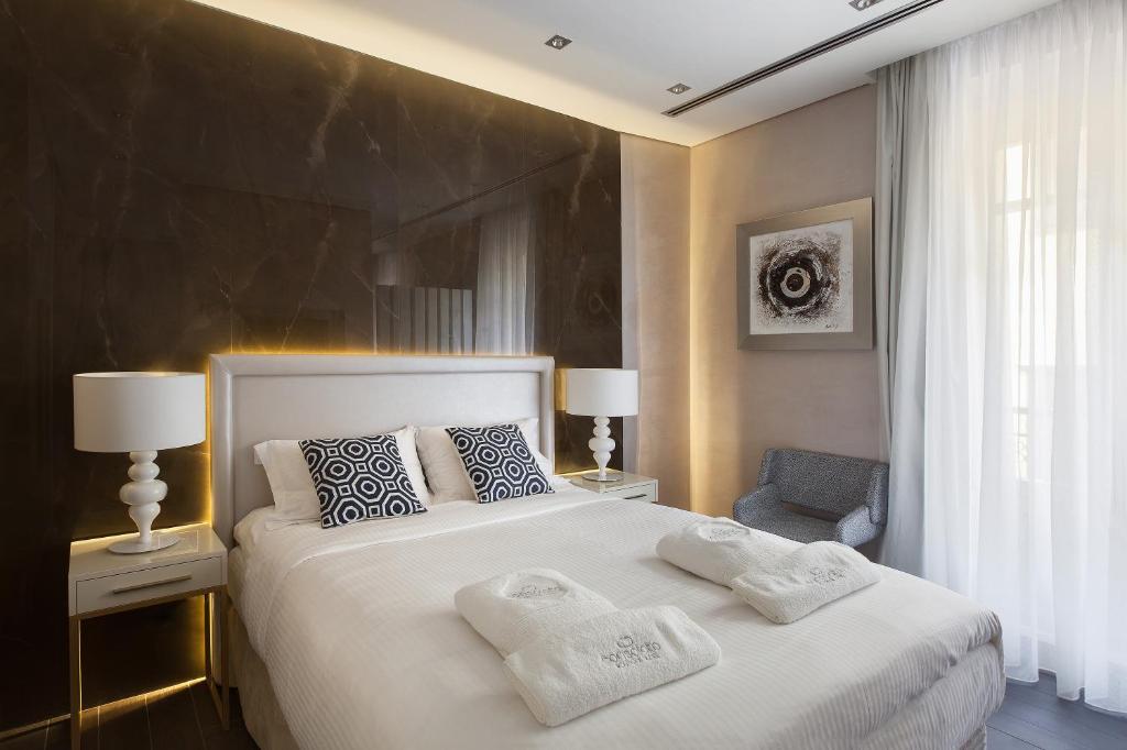 Consolato Boutique - 9