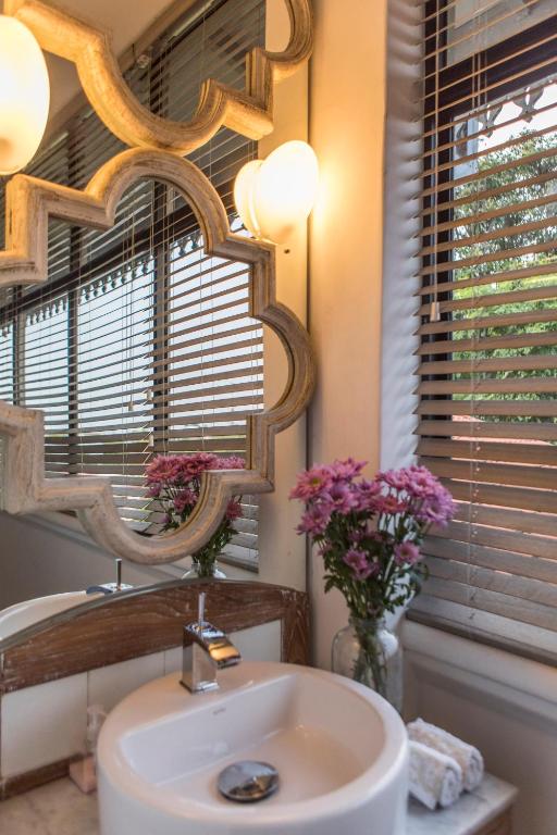 55TG Boutique Suites - 9