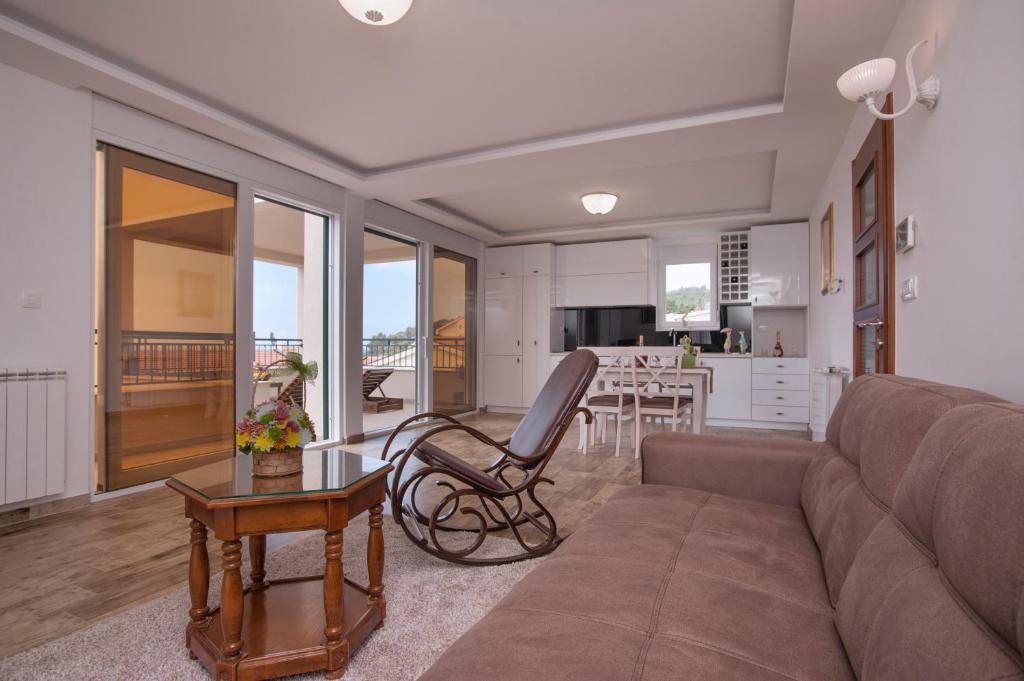 a living room with a couch and a table at Guest House Medin in Petrovac na Moru