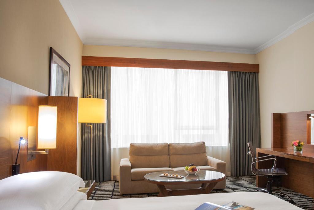 Posezení v ubytování Jumeira Rotana – Dubai