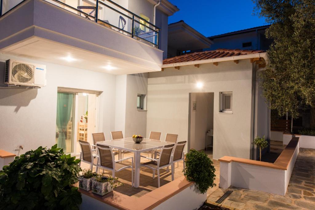 Balkón alebo terasa v ubytovaní Olive Garden Villas and Apartments