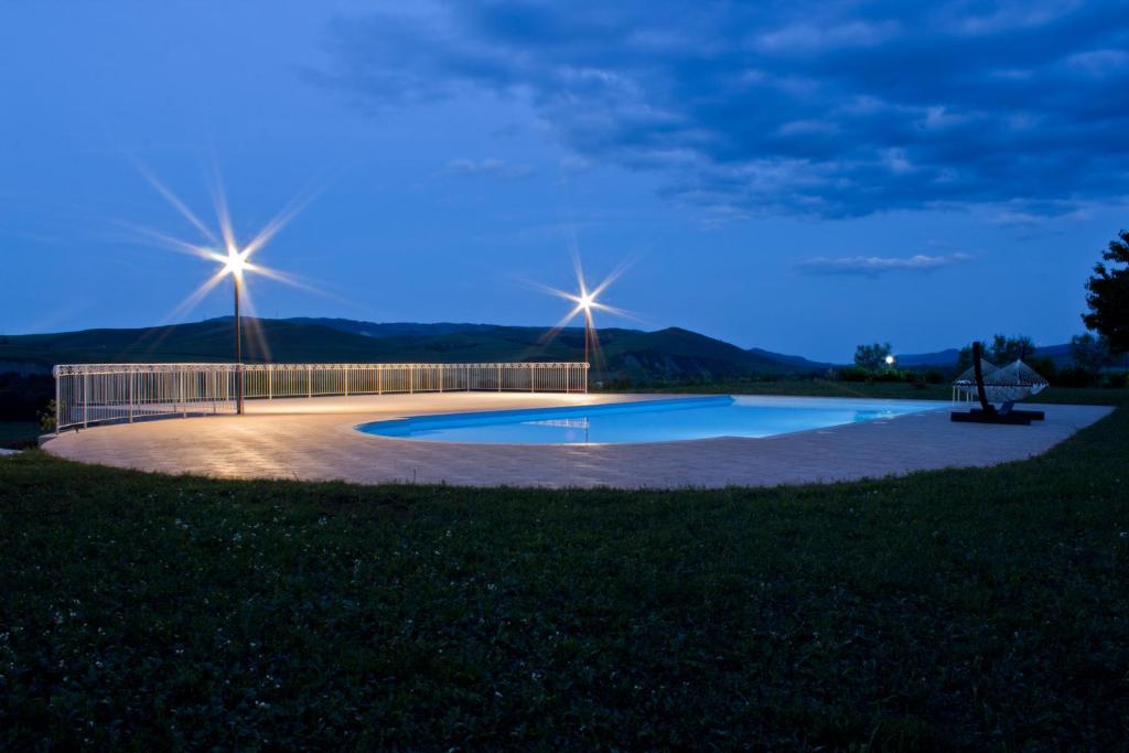 Bazén v ubytování Villa Lancellotti nebo v jeho okolí