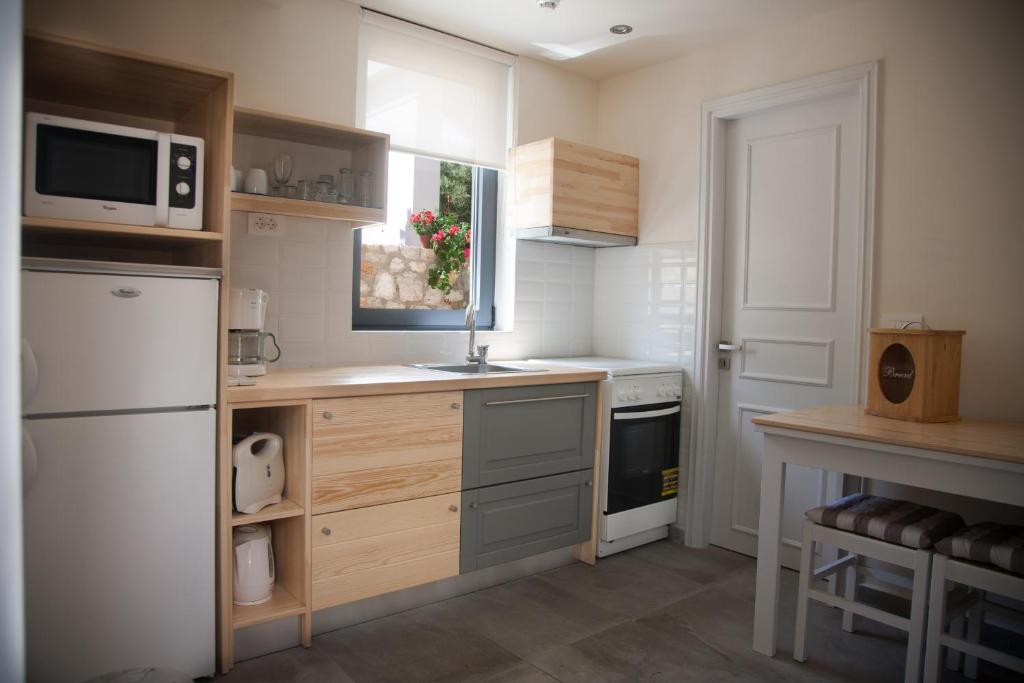 Artemis Village Apartments & Studios - 9