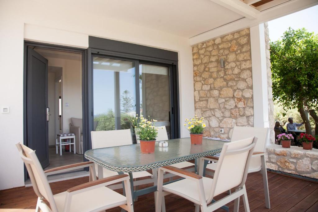 Balkon lub taras w obiekcie Artemis Village Apartments & Studios