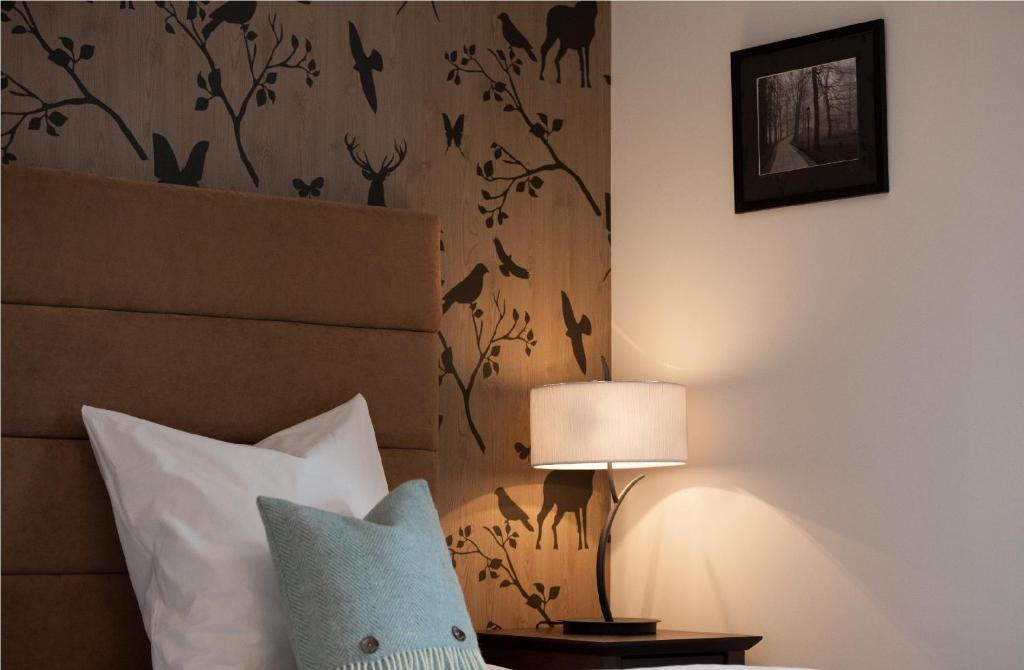 Postel nebo postele na pokoji v ubytování Boutique-Hotel Garni Bellevue Davos Wiesen