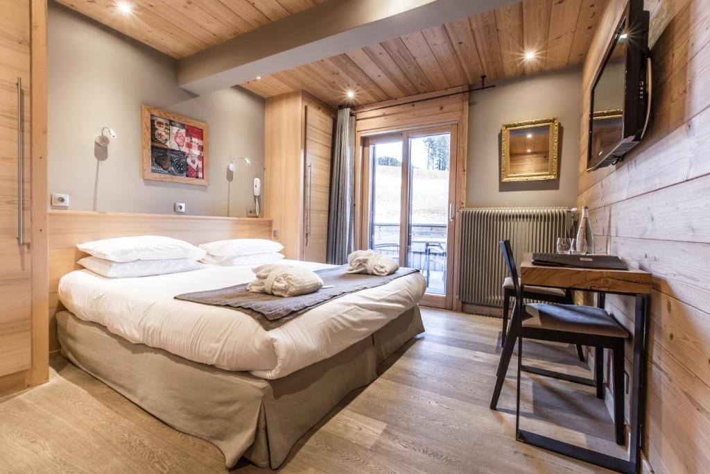 Postel nebo postele na pokoji v ubytování Hôtel Spa Crychar