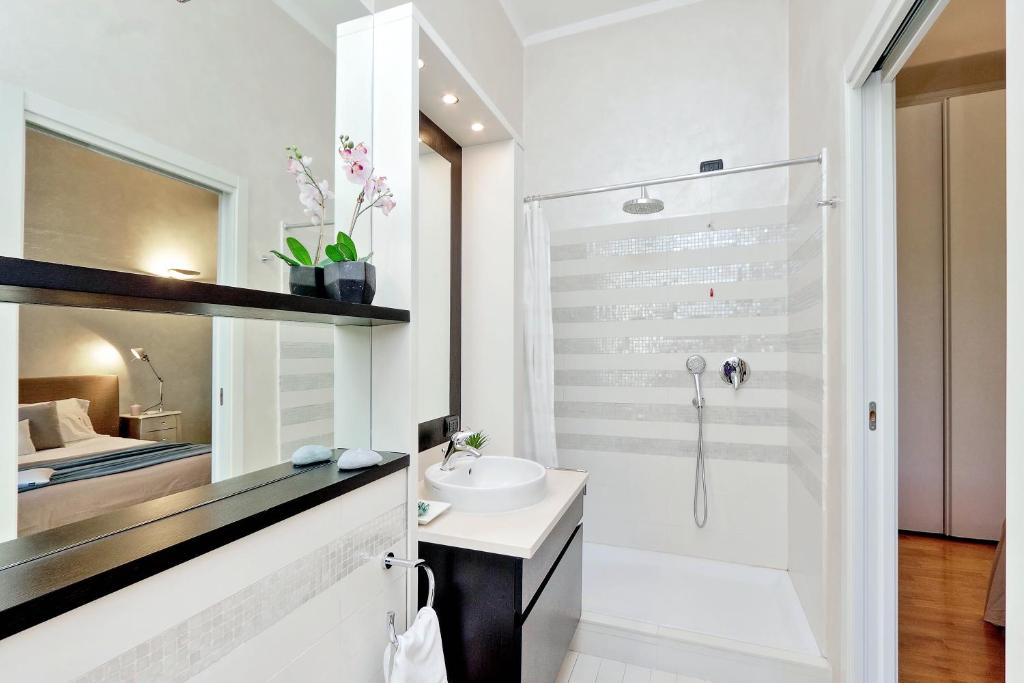 Kúpeľňa v ubytovaní JOIVY Fabulous Family Apt for 4 with Terrace next to Park