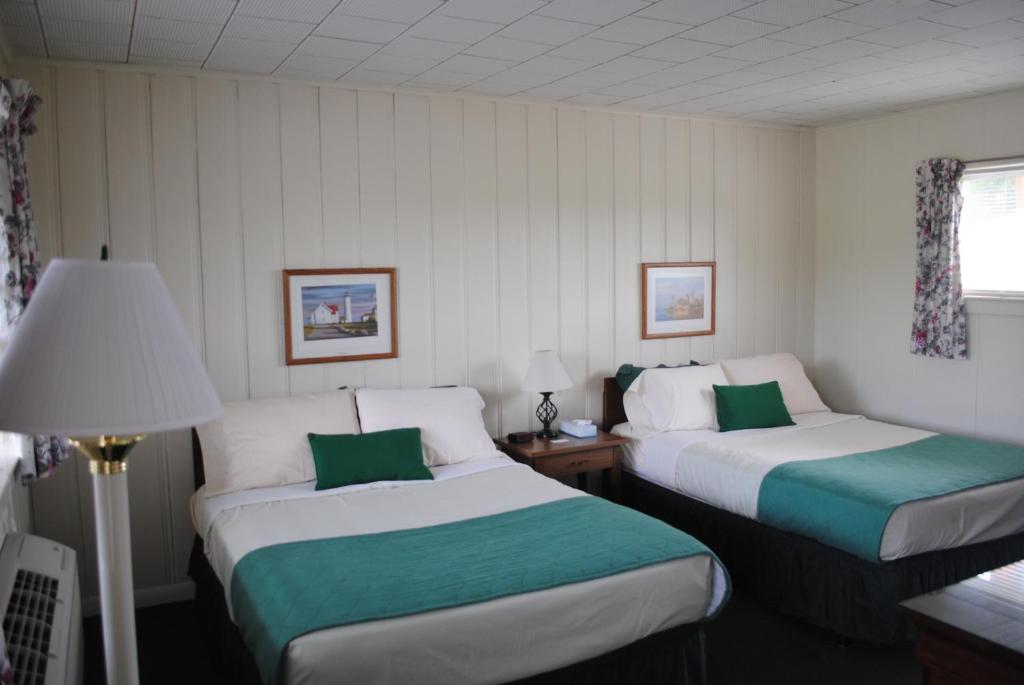 Postel nebo postele na pokoji v ubytování Rock Ledge Motel