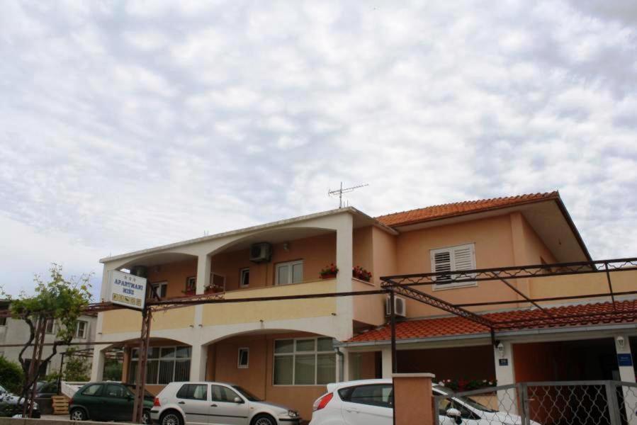 Budova, v ktorej sa apartmán nachádza