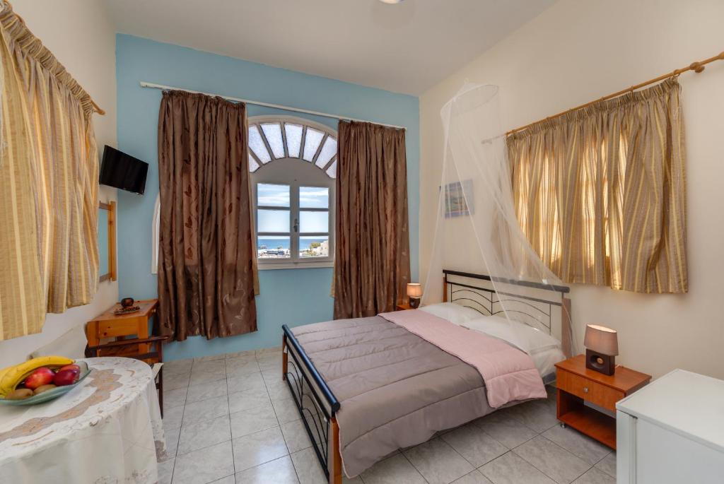 Łóżko lub łóżka w pokoju w obiekcie Onar Rooms & Studios