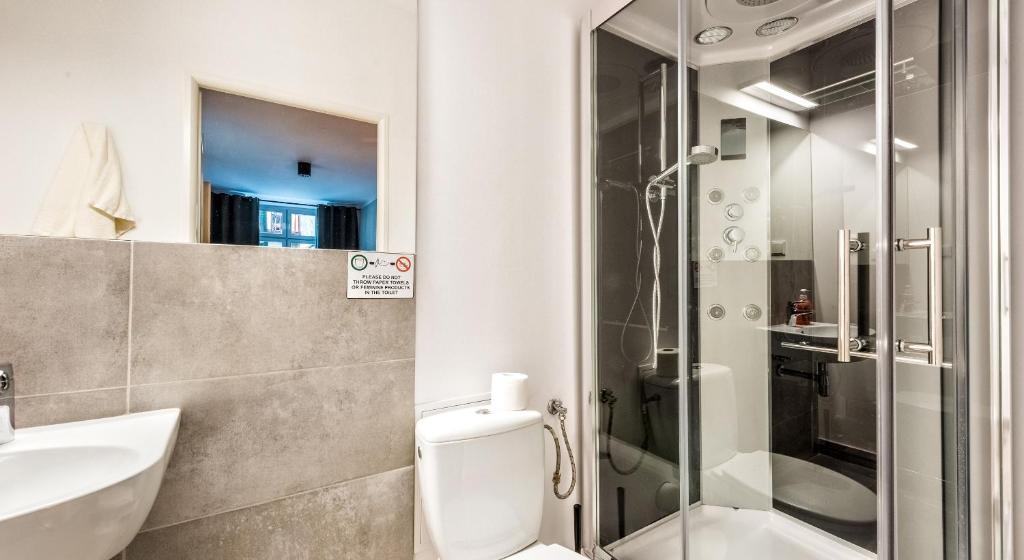 Kúpeľňa v ubytovaní Flamingo Premium Hostel