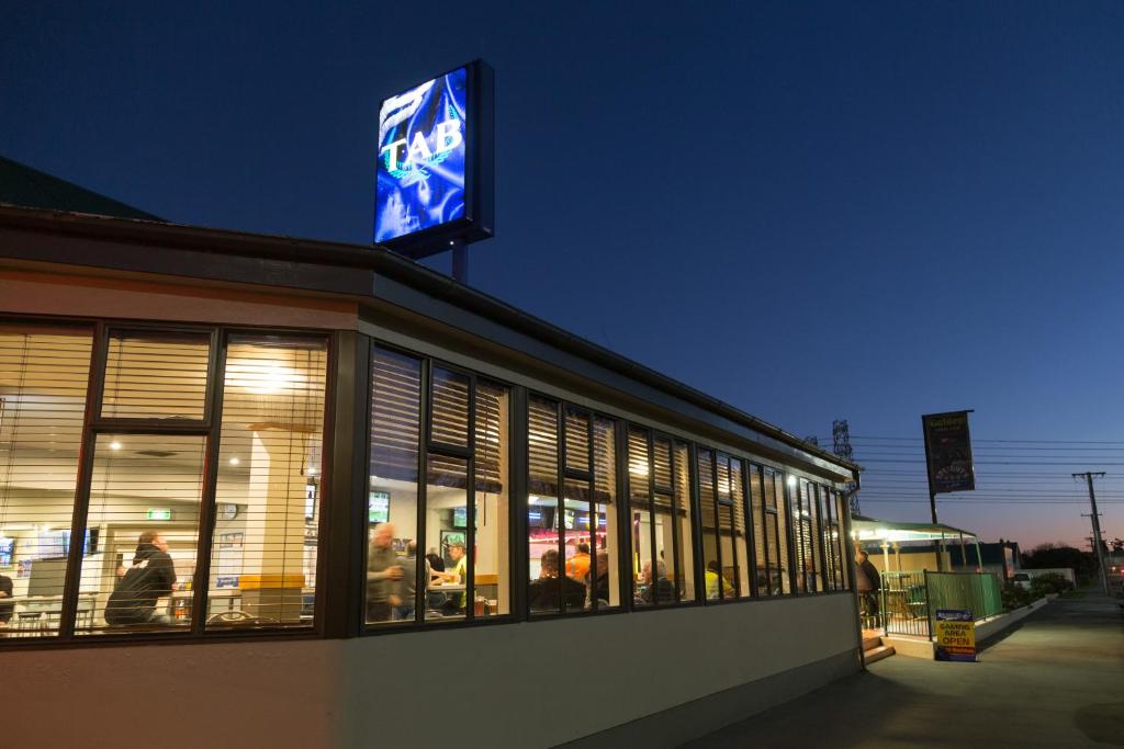 Racecourse Hotel and Motor Lodge - Resim 12