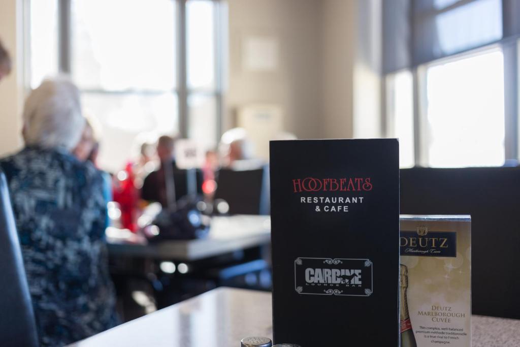 Racecourse Hotel and Motor Lodge - Resim 7