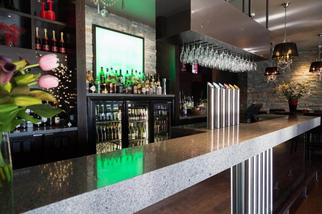 Racecourse Hotel and Motor Lodge - Resim 9