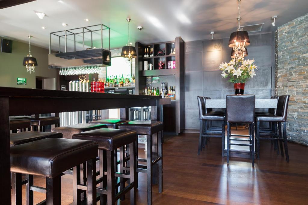 Racecourse Hotel and Motor Lodge - Resim 18