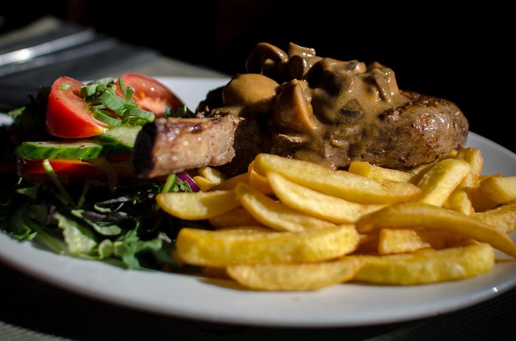 Racecourse Hotel and Motor Lodge - Resim 19