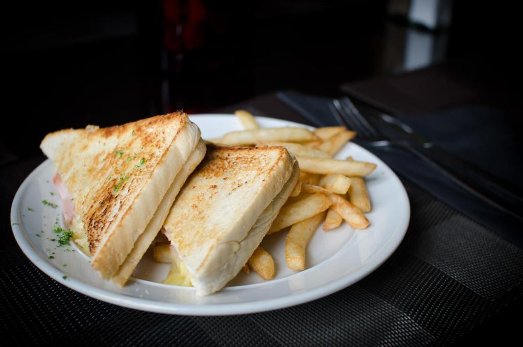 Racecourse Hotel and Motor Lodge - Resim 20