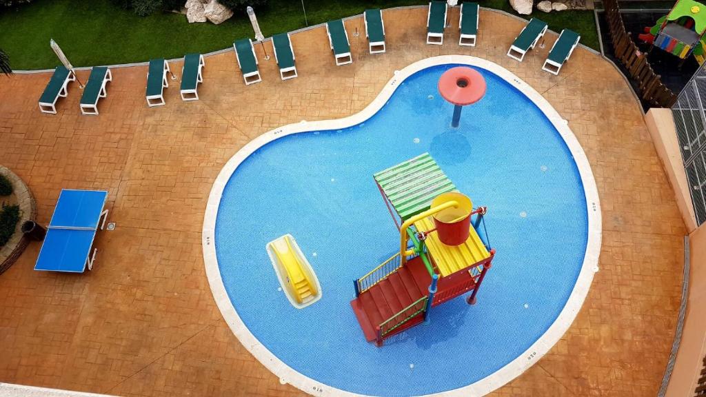 Bazén v ubytování Aparthotel SunClub Salou nebo v jeho okolí