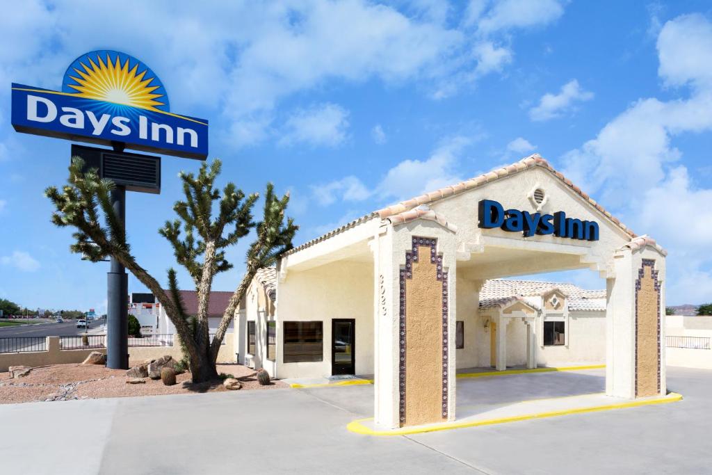 Certifikát, hodnocení, plakát nebo jiný dokument vystavený v ubytování Days Inn by Wyndham Kingman West
