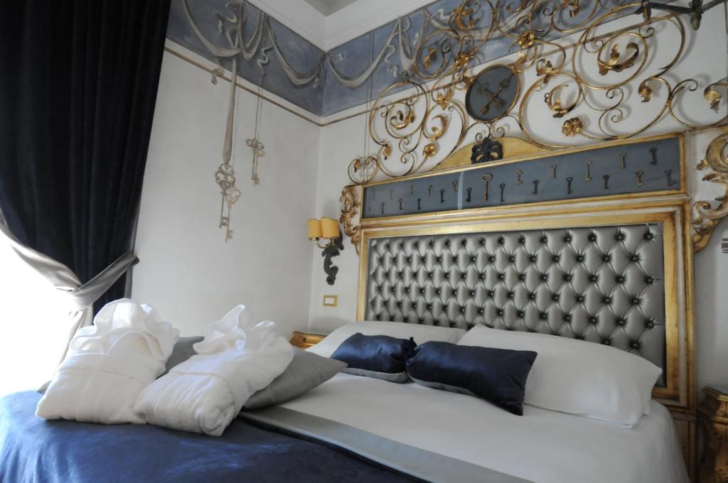 Postel nebo postele na pokoji v ubytování Romanico Palace Luxury Hotel & SPA