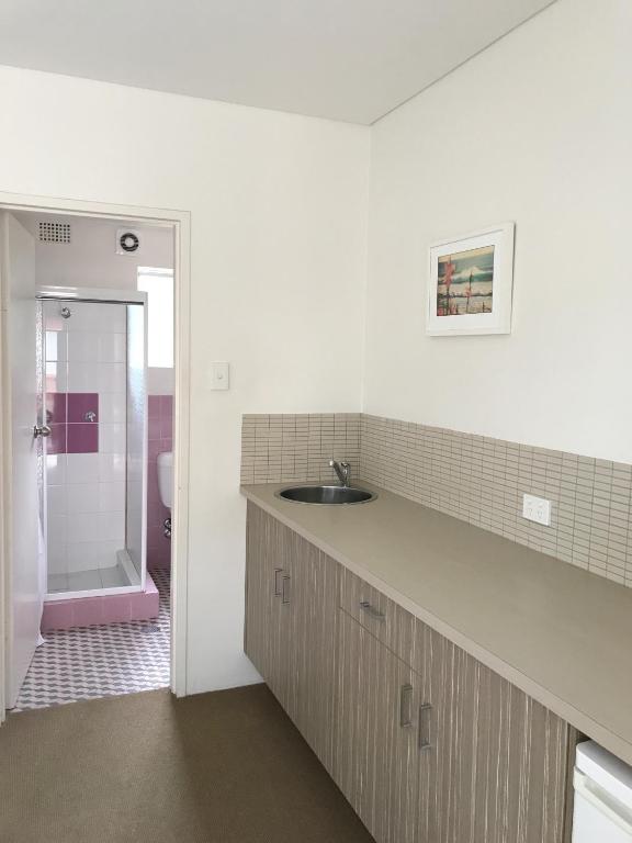 Koupelna v ubytování Thirroul Beach Motel