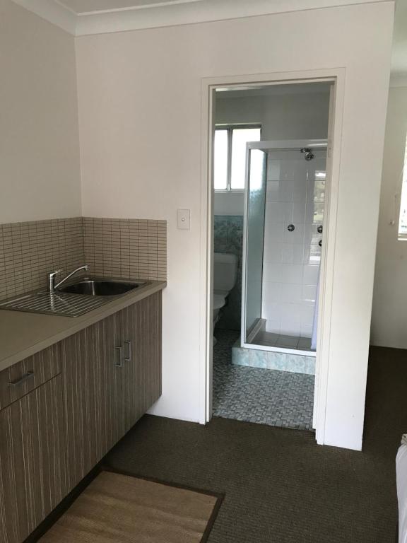 Thirroul Beach Motel - Standard Queen Room