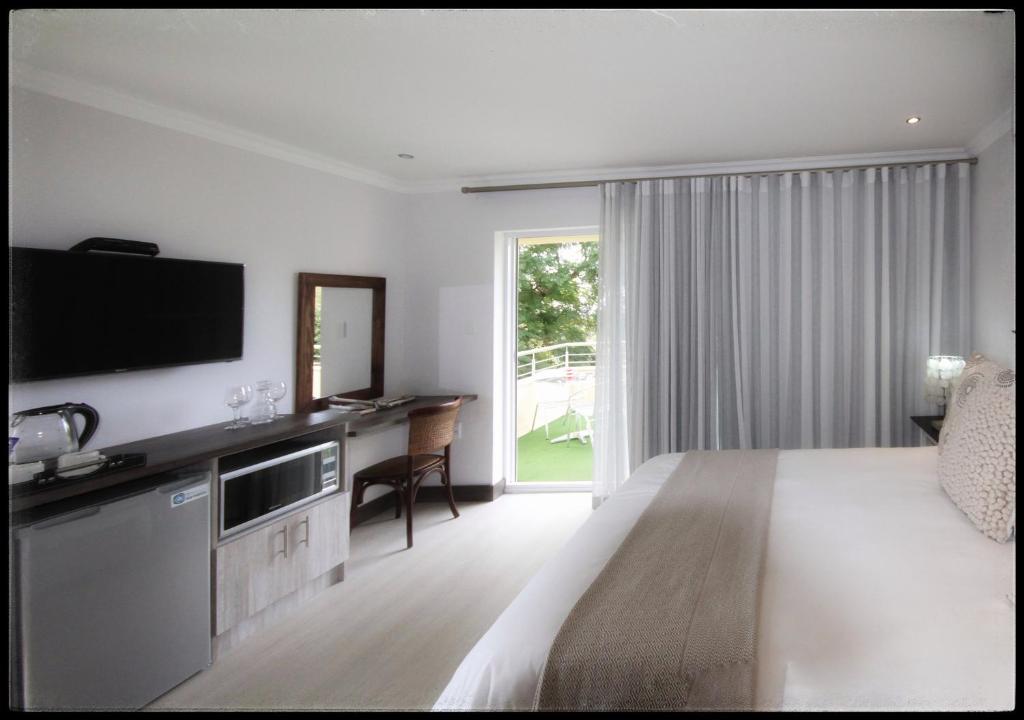 Кровать или кровати в номере Impa-Lala Country Estate