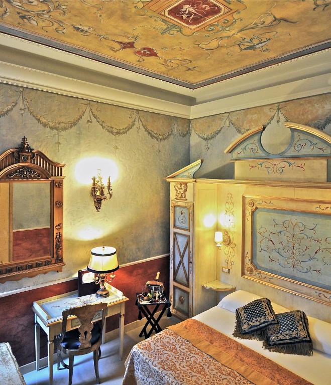 Postel nebo postele na pokoji v ubytování Romanico Palace Luxury Hotel & SPA